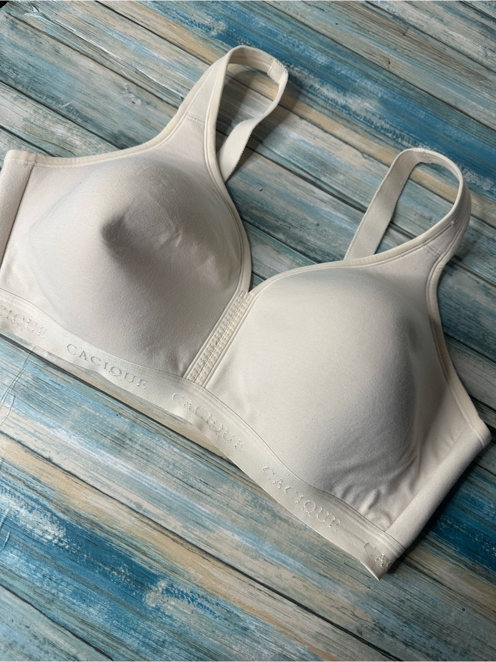 Cacique Seamless Full-Coverage Wireless Bra in Off-White 42 DD